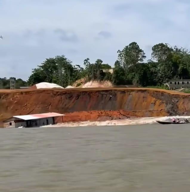 Em Manacapuru, Porto da Terra Preta é engolido pelo rio Solimões