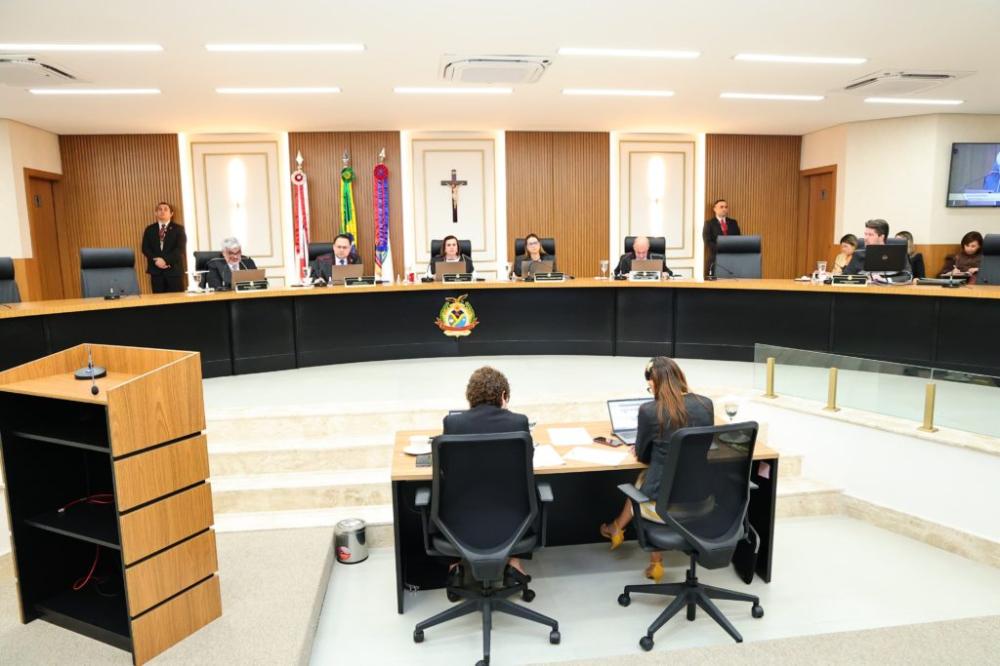 Prefeito de Juruá é multado por irregularidades em licitação de merenda escolar