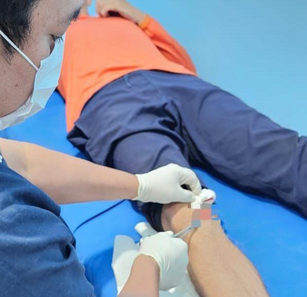 Vidros mal acondicionados oferecem riscos aos garis durante coleta domiciliar