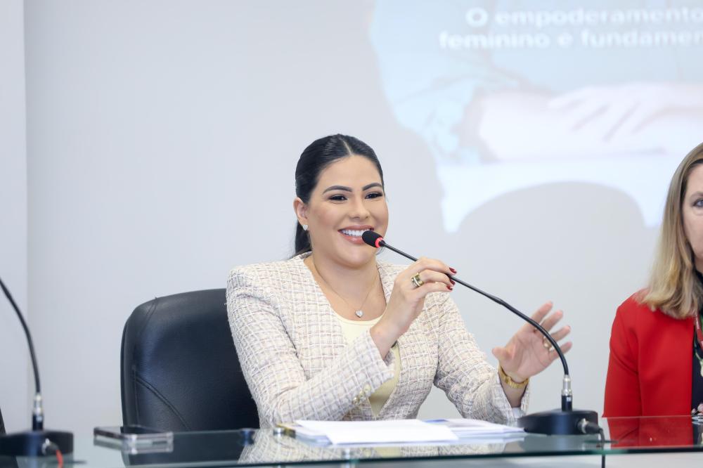 Mayra Dias promove palestra sobre direitos e empoderamento das mulheres na Aleam