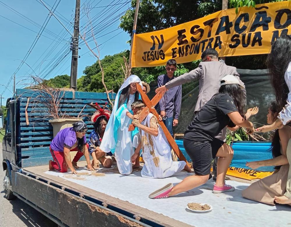 Em Parintins, Via Sacra da Juventude une espiritualidade e consciência ecológica