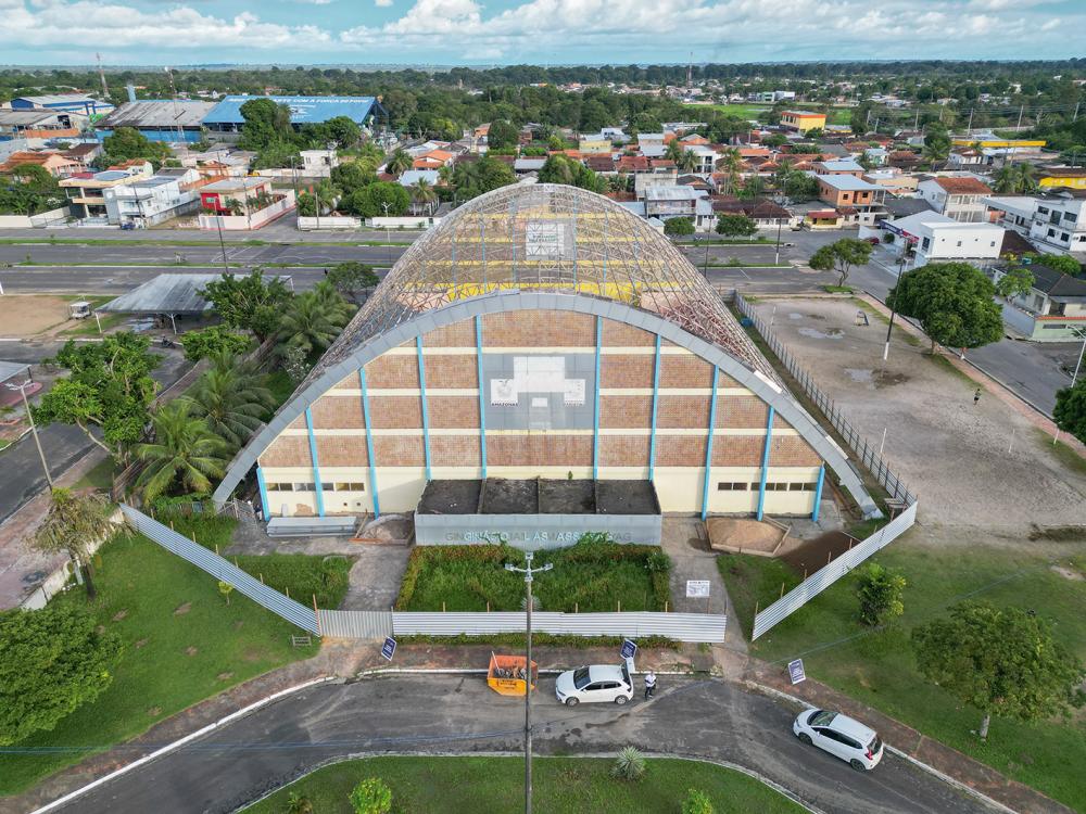 Governo do Amazonas avança na revitalização do Ginásio Elias Assayag, em Parintins