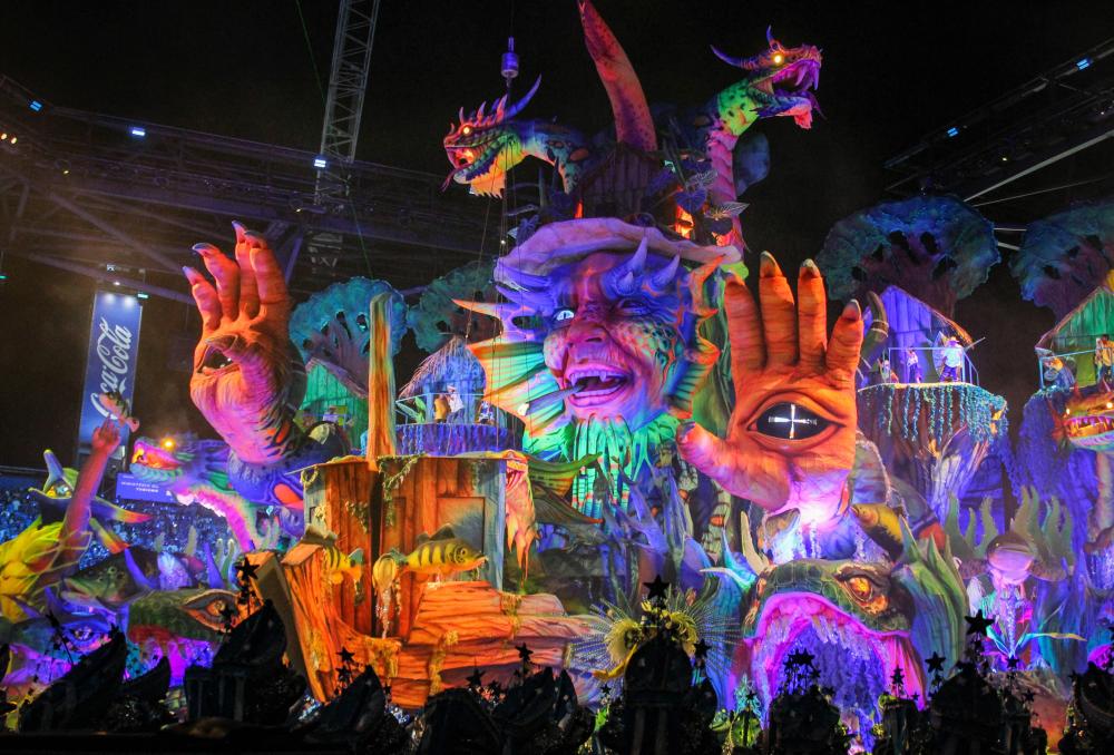 Boi Caprichoso apresenta espetáculo na segunda noite do Festival de Parintins