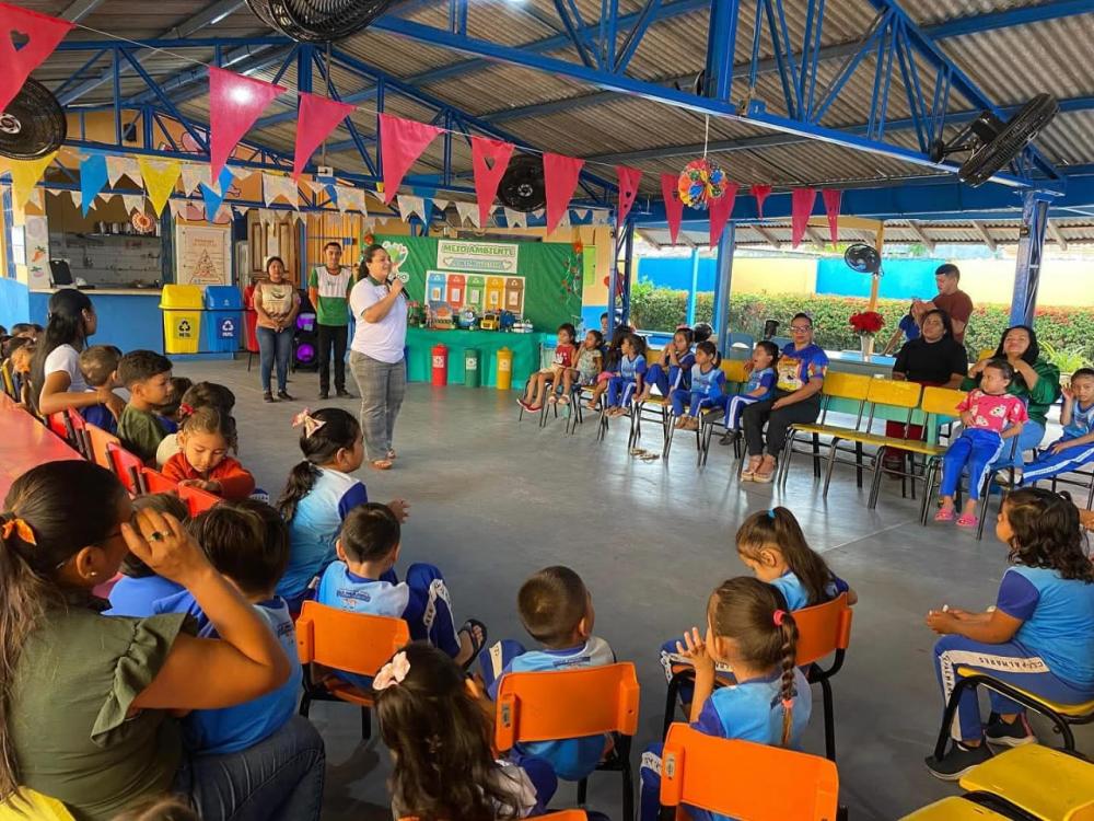 Sedema realiza atividade sobre Coleta Seletiva, Reciclagem e Reutilização de materiais no CEI Palmares
