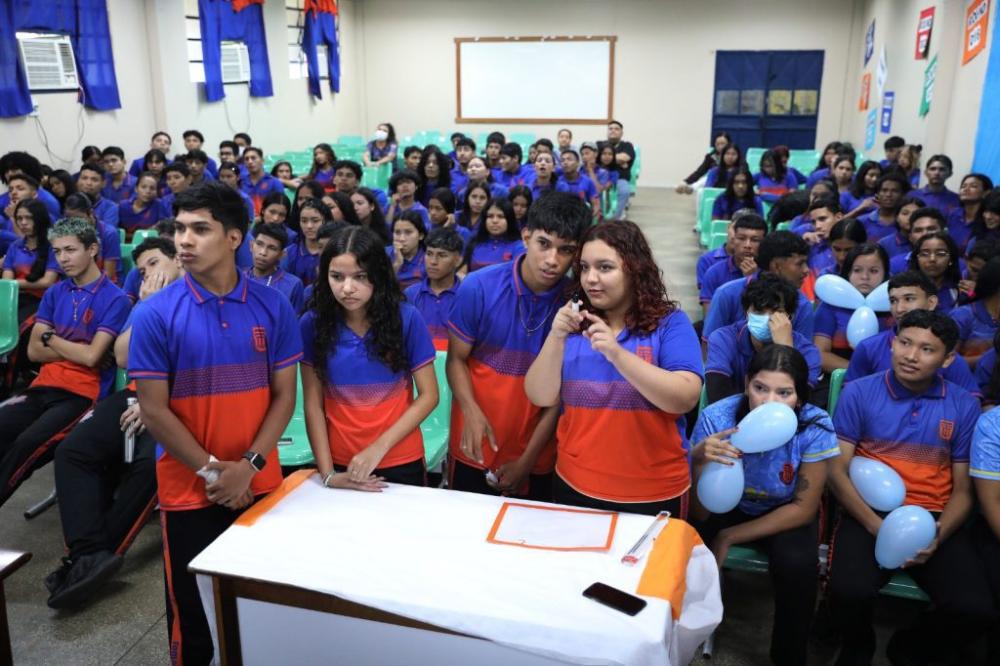 Alunos da Escola Tomaszinho Meirelles participam de gincana de preparação para o Saeb 2025