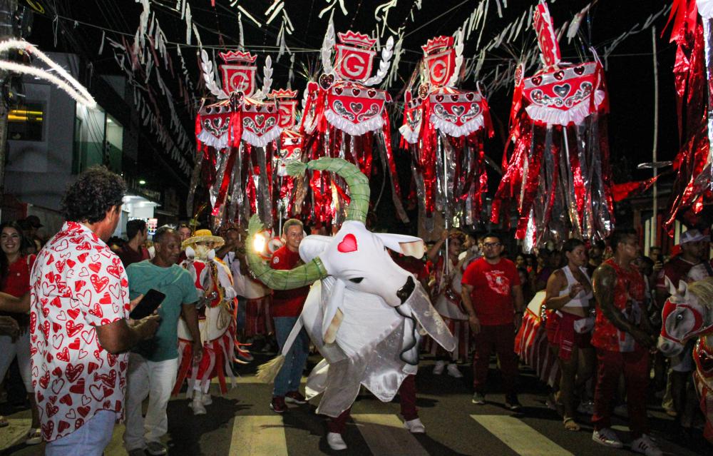 Garantido realiza tradicional matança e encerra temporada com celebração nas ruas de Parintins