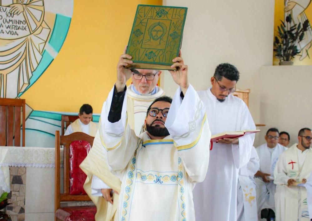 Seminarista Lyvio Costa é ordenado diácono transitório na Diocese de Parintins