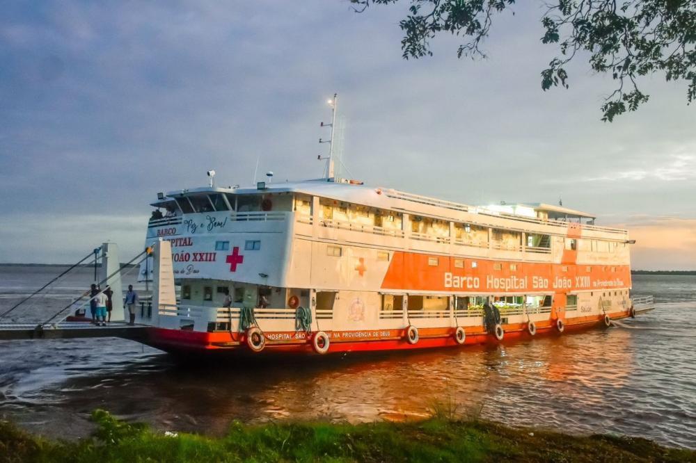 Barco Hospital São João XXIII leva atendimento de saúde à comunidade Juruá, em Nhamundá