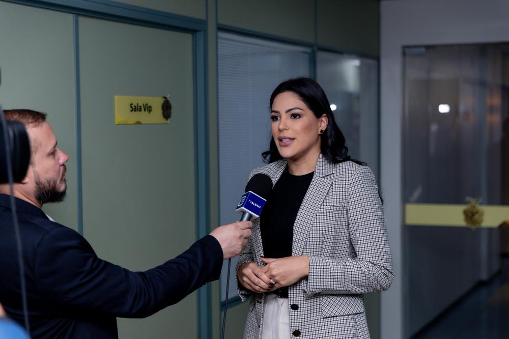 Mayra Dias destina R$ 300 mil para melhorias na UEA de Maués e reforça apoio à educação