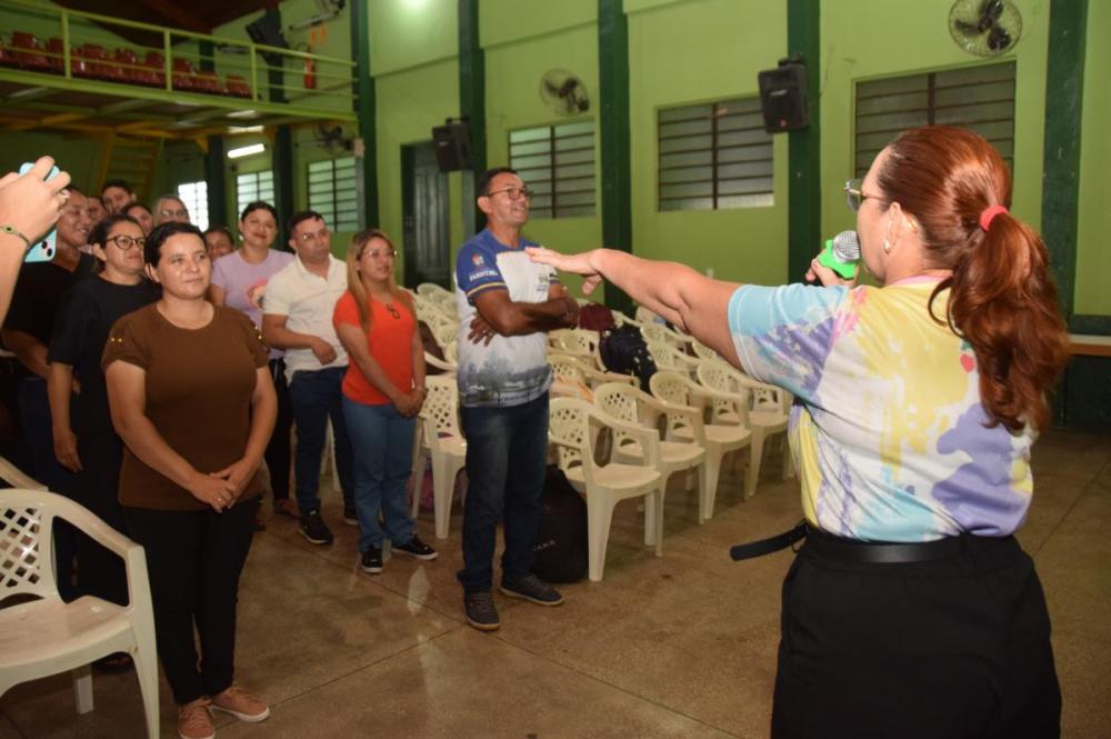 Prefeitura de Parintins promove formação continuada com professores de escolas de várzea