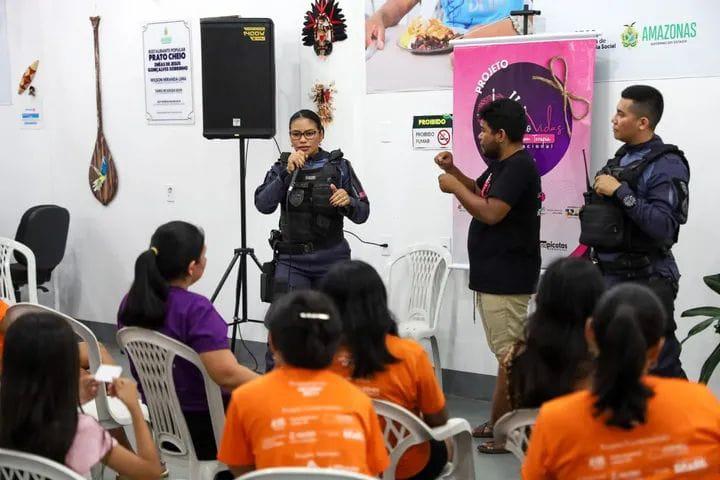 Projeto Tecendo Vidas aborda violência doméstica em palestra com apoio da Polícia Militar de Parintins