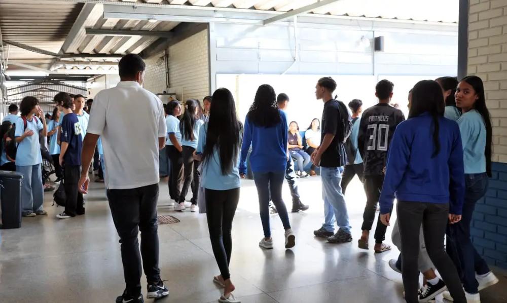 Pagamento do Pé-de-Meia para nascidos em novembro e dezembro ocorre nesta segunda-feira (04)