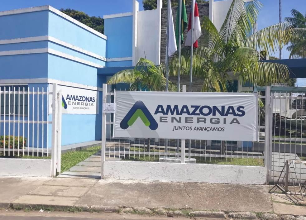 Desligamentos frequentes de energia elétrica levam moradores procurar escritório da empresa para pedir explicação