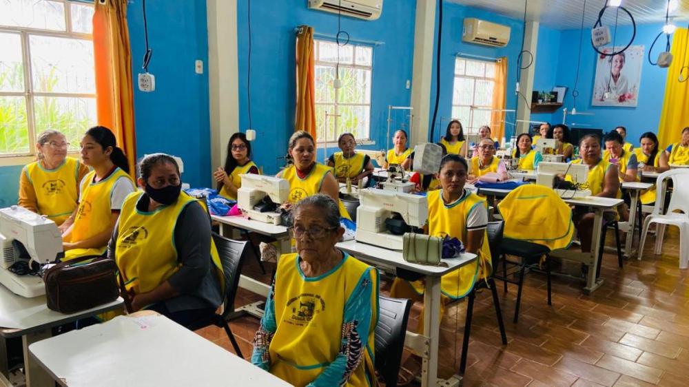 Mais 60 mulheres iniciam cursos no Centro de Costura Dona Cota, em Parintins