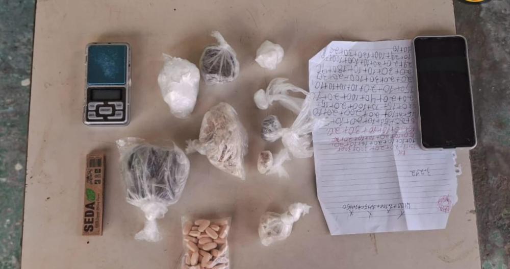 Suspeito é preso por tráfico de entorpecentes no Distrito do Mocambo