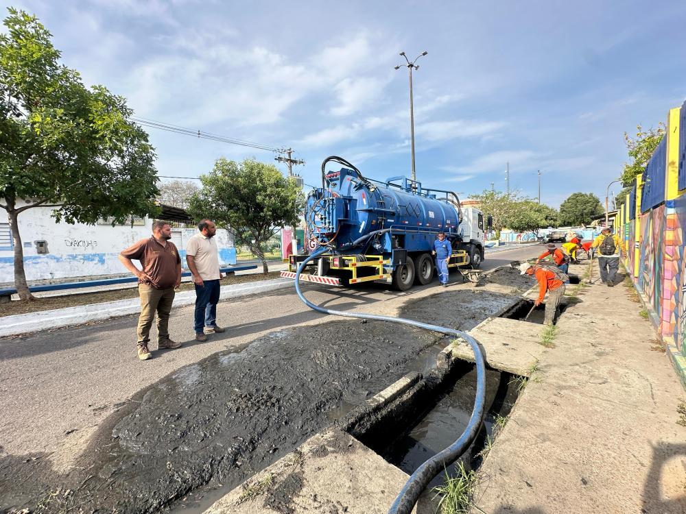 Serviços de drenagem seguem em andamento nos bairros de Parintins